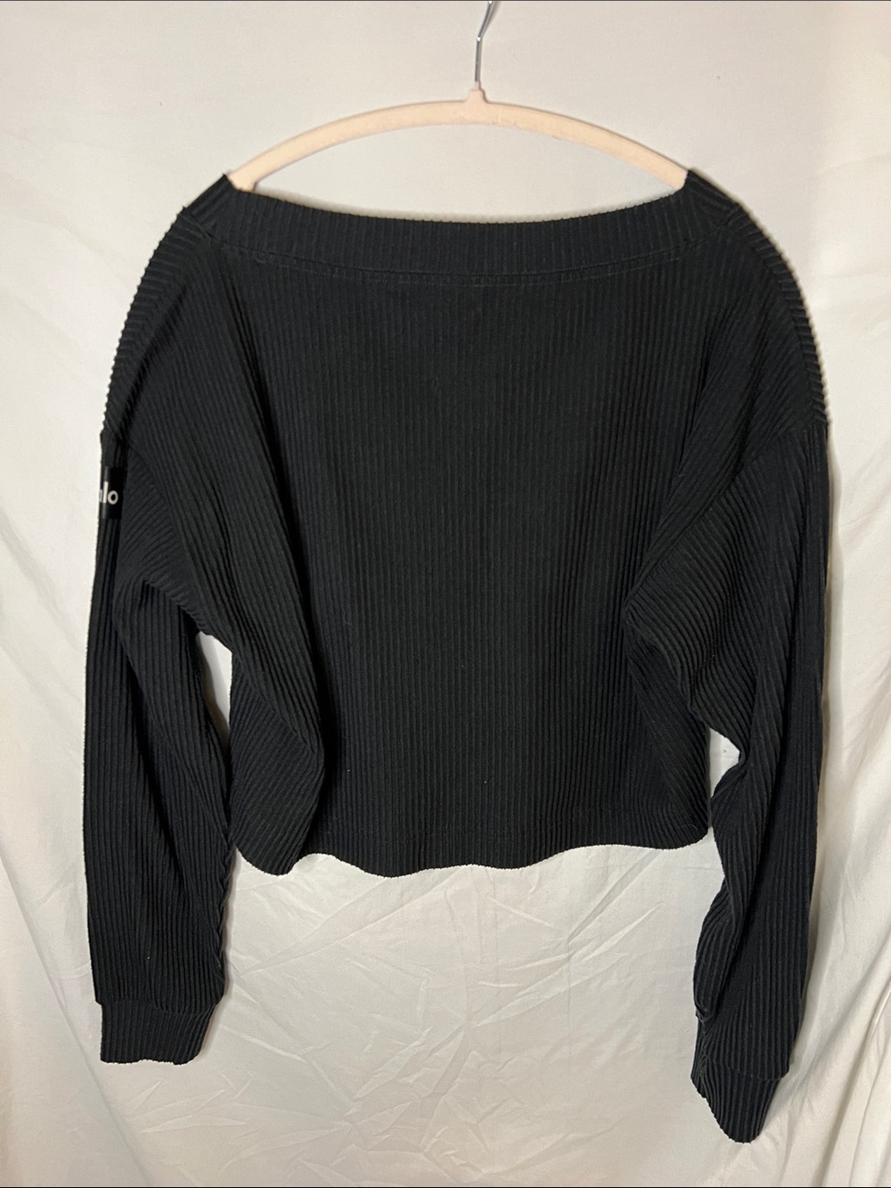 ALO Yoga Black Ribbed V-Neck Cropped Sweatshirt - Picture 5 of 11